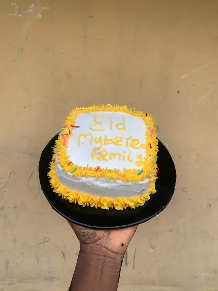 "Eid Mubarak family" celebration cake