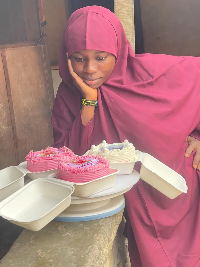 Olu with her bento cakes