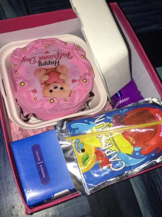 Surprise box: bento cake with drinks and treats